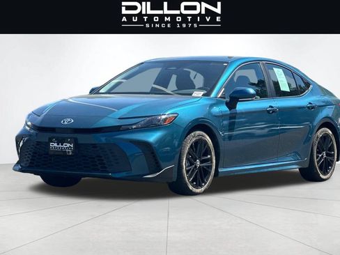 Used 2025 Toyota Camry SE FWD image 8