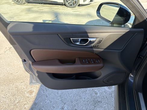 Certified 2025 Volvo V60 B5 Cross Country Plus image 5