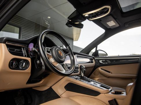 Certified 2020 Porsche Macan S AWD/4WD image 4