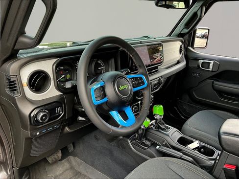Used 2024 Jeep Wrangler Unlimited AWD/4WD image 16