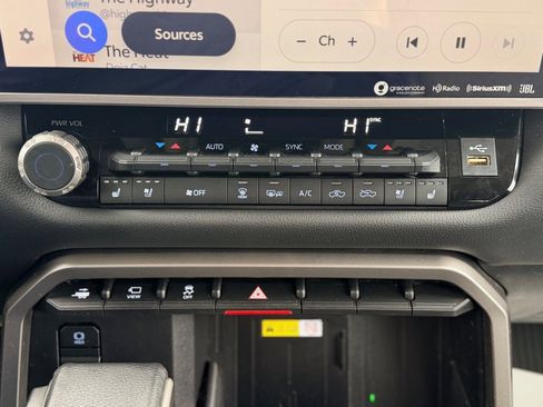 Used 2022 Toyota Tundra Limited image 17