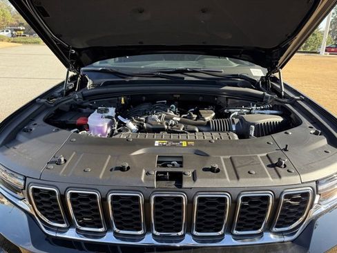 New 2025 Jeep Grand Cherokee Laredo X w/ Luxury Tech Group I image 32