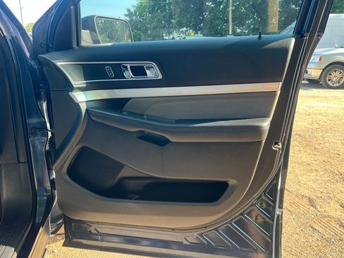 Used 2017 Ford Explorer XLT w/ Equipment Group 202A FWD image 14