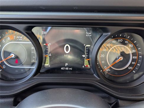 Used 2025 Jeep Wrangler Unlimited Sahara AWD/4WD image 26