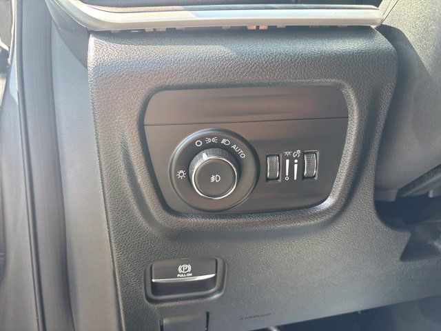Used 2024 Jeep Grand Cherokee L Limited AWD/4WD image 19