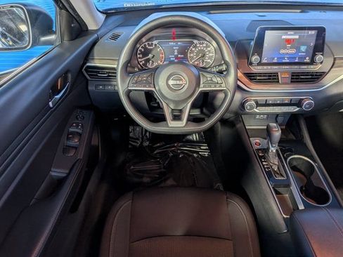Used 2024 Nissan Altima 2.5 SV FWD image 15