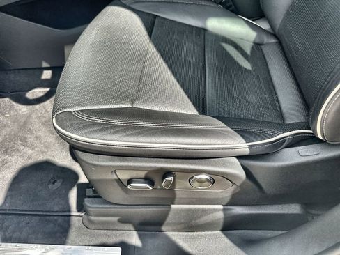 Used 2023 Cadillac Escalade Premium Luxury image 25