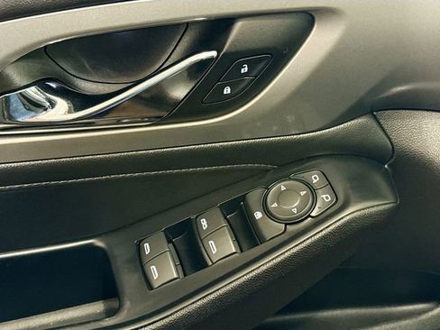 Used 2023 Chevrolet Traverse LT image 18