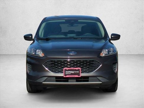 Used 2020 Ford Escape SE image 2