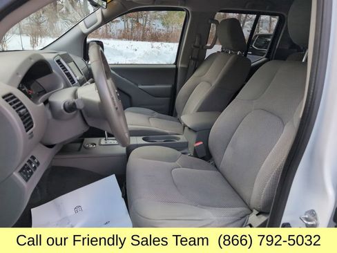 Used 2021 Nissan Frontier SV w/ Midnight Edition Floor Mats image 10