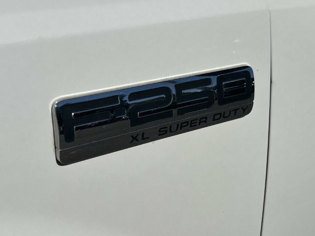 Used 2006 Ford F250 4x4 Regular Cab Super Duty image 11
