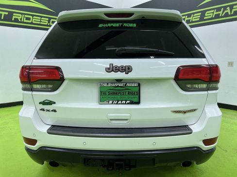 Used 2017 Jeep Grand Cherokee Trailhawk w/ Trailhawk Luxury Group AWD/4WD image 8