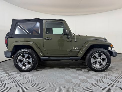 Used 2016 Jeep Wrangler Sahara w/ Connectivity Group AWD/4WD image 8