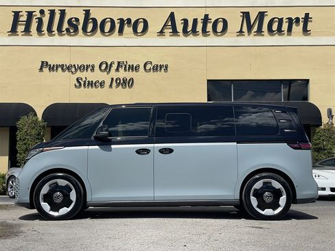 Used 2025 Volkswagen ID. Buzz Pro S RWD image 3