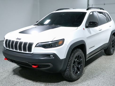 Used 2022 Jeep Cherokee Trailhawk w/ Premium Leather Package AWD/4WD image 30
