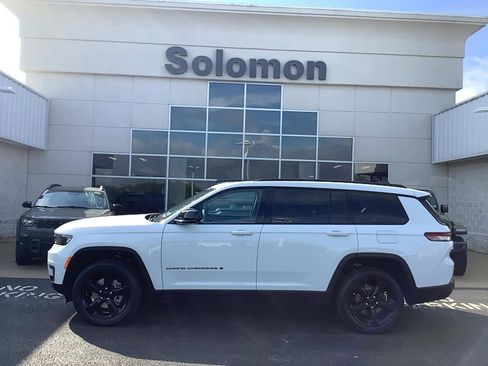 Certified 2024 Jeep Grand Cherokee L Limited w/ Luxury Tech Group II AWD/4WD image 1