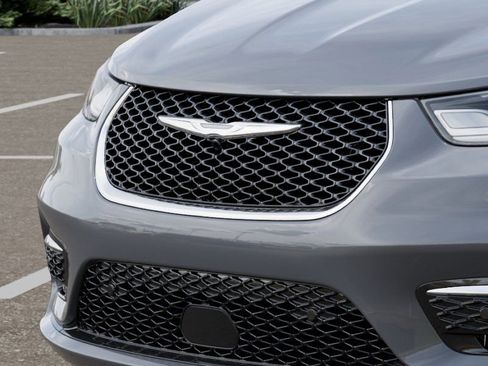 New 2025 Chrysler Pacifica Select FWD image 12