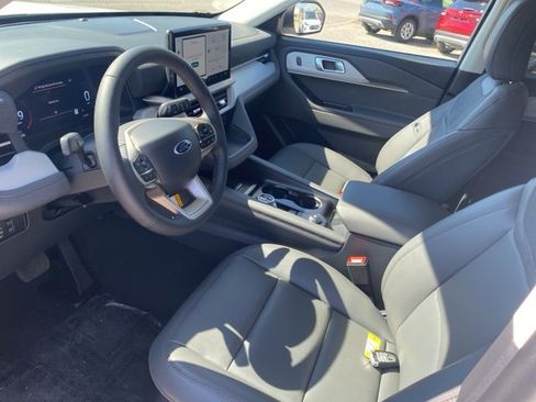 New 2025 Ford Explorer Active w/ Active Comfort Package image 16