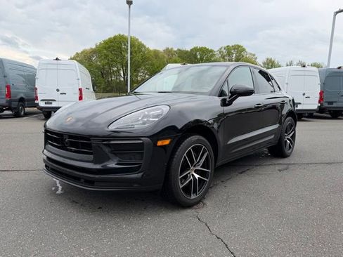 Used 2023 Porsche Macan AWD/4WD image 3
