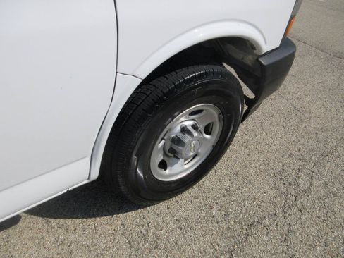 Used 2021 Chevrolet Express 2500 w/ Driver Convenience Package RWD image 12