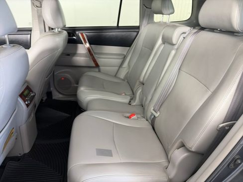 Used 2013 Toyota Highlander Limited AWD/4WD image 13