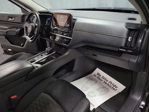 Used 2022 Nissan Pathfinder SV image 25