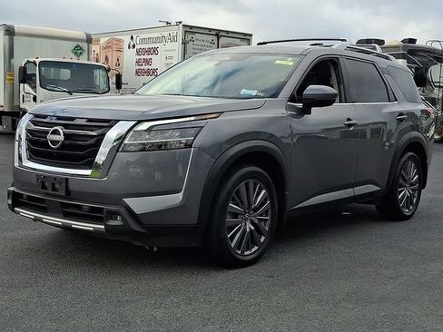 Used 2023 Nissan Pathfinder SL w/ SL Premium Package AWD/4WD image 6