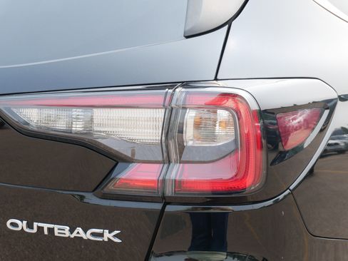Used 2024 Subaru Outback Premium AWD/4WD image 17