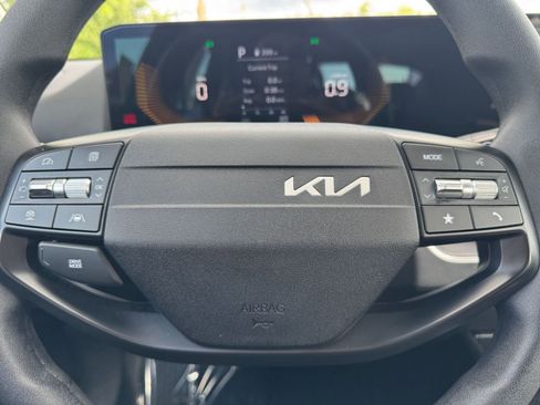 Used 2025 Kia K4 LXS image 27