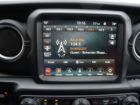 Used 2022 Jeep Wrangler Unlimited Sahara w/ Cold Weather Group image 28