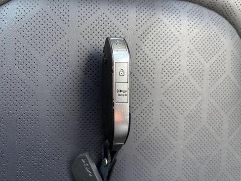 Used 2026 Kia Carnival FWD image 22