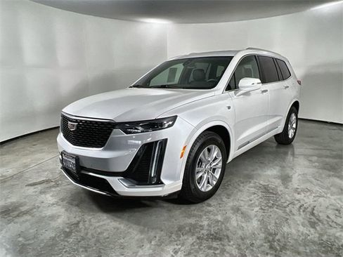 Certified 2025 Cadillac XT6 Luxury image 4