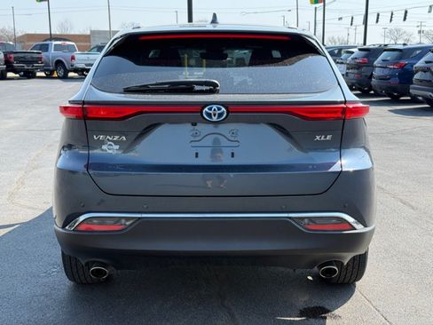 Used 2023 Toyota Venza XLE AWD/4WD image 7