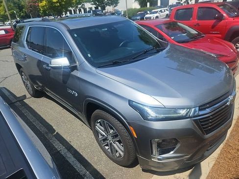 Used 2023 Chevrolet Traverse High Country FWD image 5