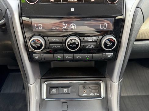 Used 2022 Subaru Ascent Premium w/ Convenience Package AWD/4WD image 24