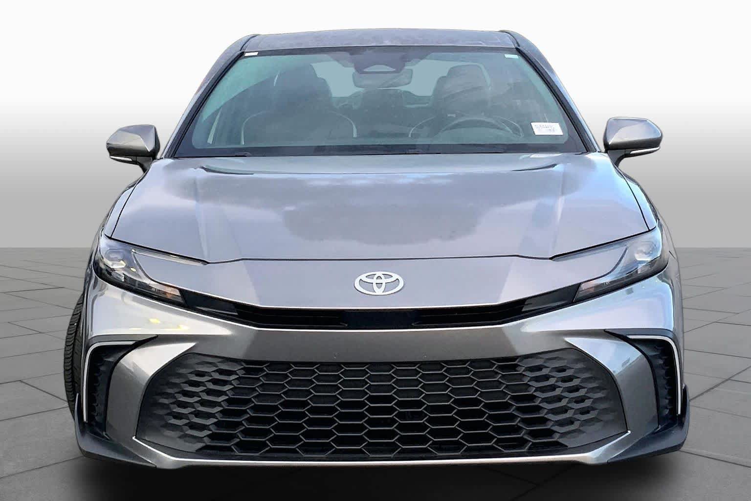 Used 2025 Toyota Camry SE FWD image 4