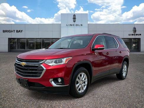 Used 2021 Chevrolet Traverse LT image 2