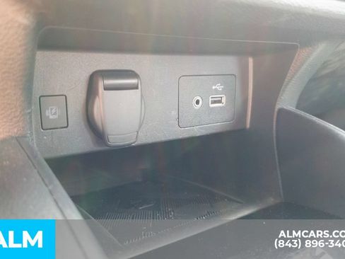 Used 2024 Nissan Versa SV FWD image 10