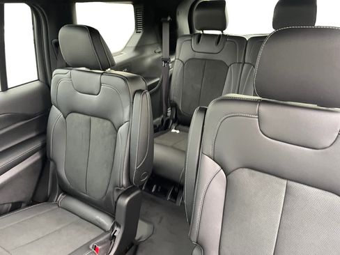 New 2025 Jeep Grand Cherokee L Altitude image 14