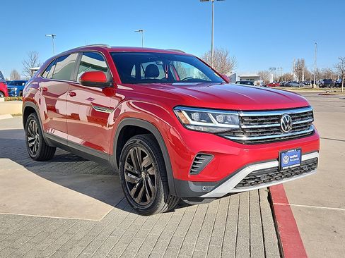 Used 2022 Volkswagen Atlas Cross Sport SE w/ Panoramic Sunroof Package image 4
