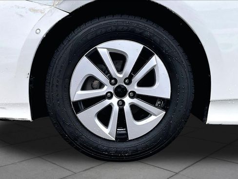 Used 2018 Toyota Prius Two w/ Prius Two Safety Plus Package FWD image 11