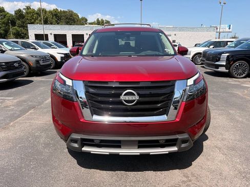Used 2025 Nissan Pathfinder Platinum w/ Cargo Package AWD/4WD image 2