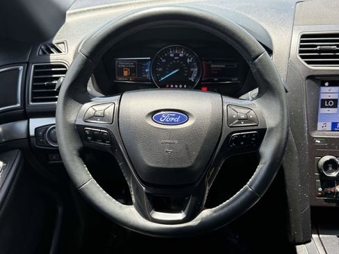 Used 2019 Ford Explorer XLT w/ Equipment Group 202A AWD/4WD image 9