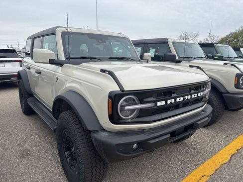 New 2026 Ford Bronco Outer Banks w/ Sasquatch Package AWD/4WD image 5
