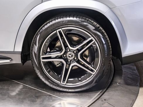 Used 2025 Mercedes-Benz GLS 450 4MATIC image 9