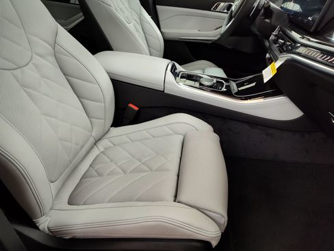 Used 2026 BMW X5 xDrive40i w/ M Sport Package AWD/4WD image 28