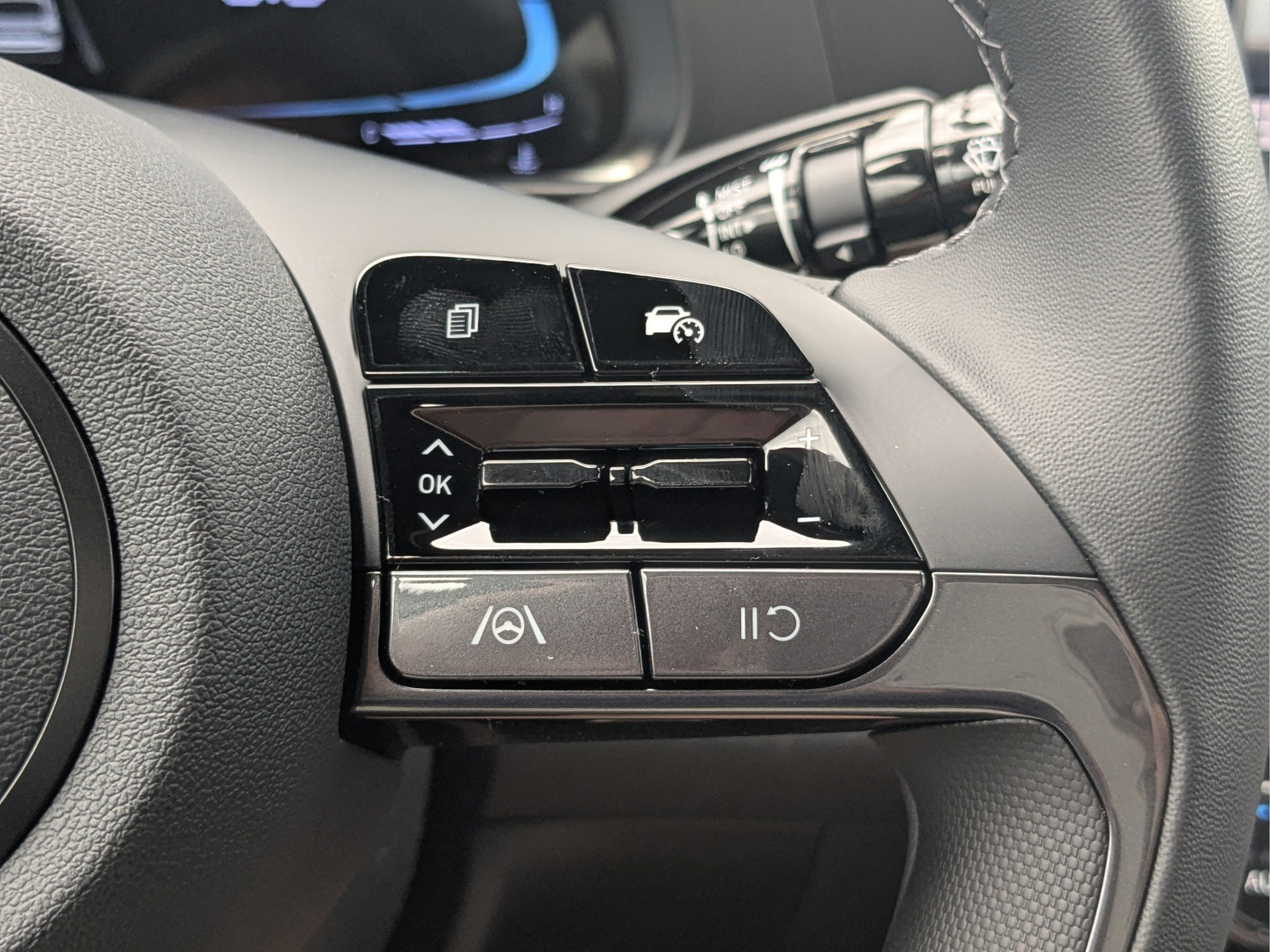 New 2026 Hyundai Elantra SEL Sport FWD image 34