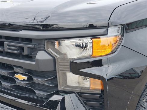 Used 2023 Chevrolet Silverado 1500 Custom image 6
