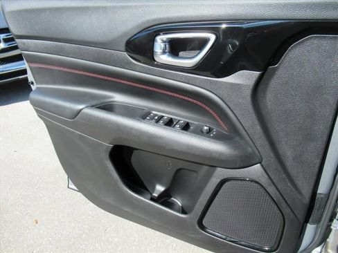 Used 2022 Jeep Compass Trailhawk w/ Trailhawk Convenience Group image 24