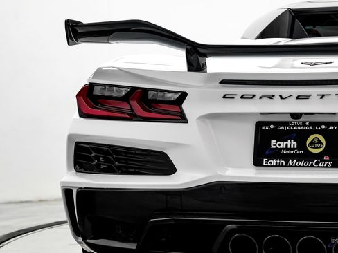 Used 2025 Chevrolet Corvette Z06 w/ Z07 Performance Package RWD image 17